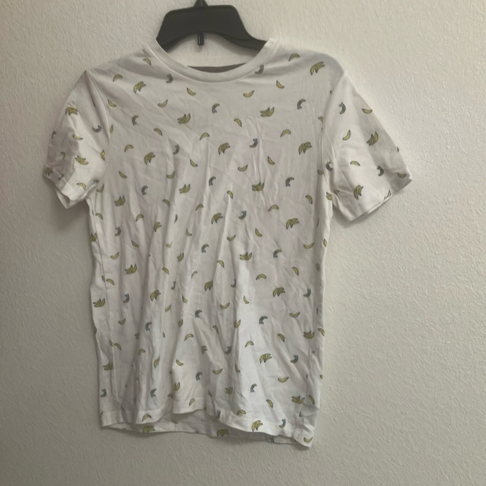 FINAL MARKDOWN Children’s Old navy banana tee xl